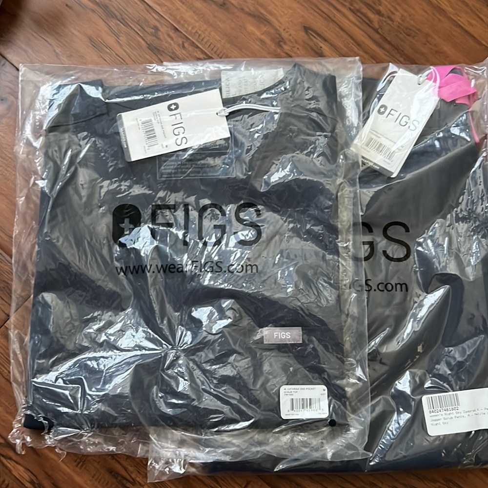 FIGS Scrub Set: Catarina Top/Zamora Jogger Night Sky - Picture 7 of 11